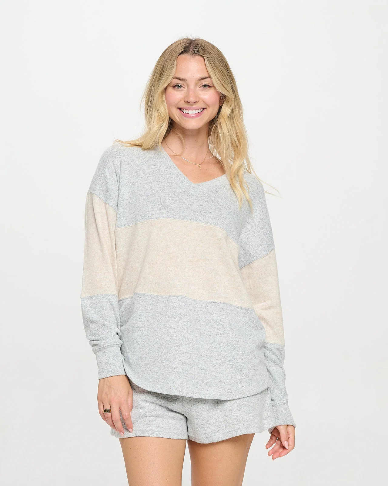 Color Blocked Luxe Brushed Swing V-Neck Top - Image 3